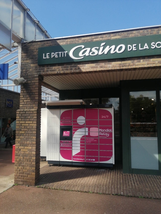 Le Petit Casino CC la Sourdrerie, Place Jacques Cœur, 78180 Montigny-le-Bretonneux