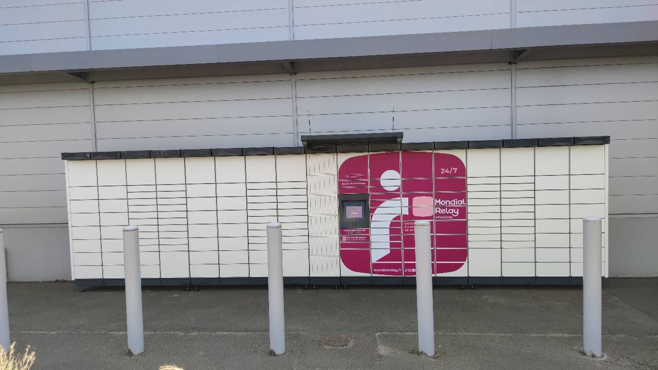 Locker 24/7 Super U 45170 Neuville Aux Bois, 23 23 Rue de Montfort, 45170 Neuville-aux-Bois