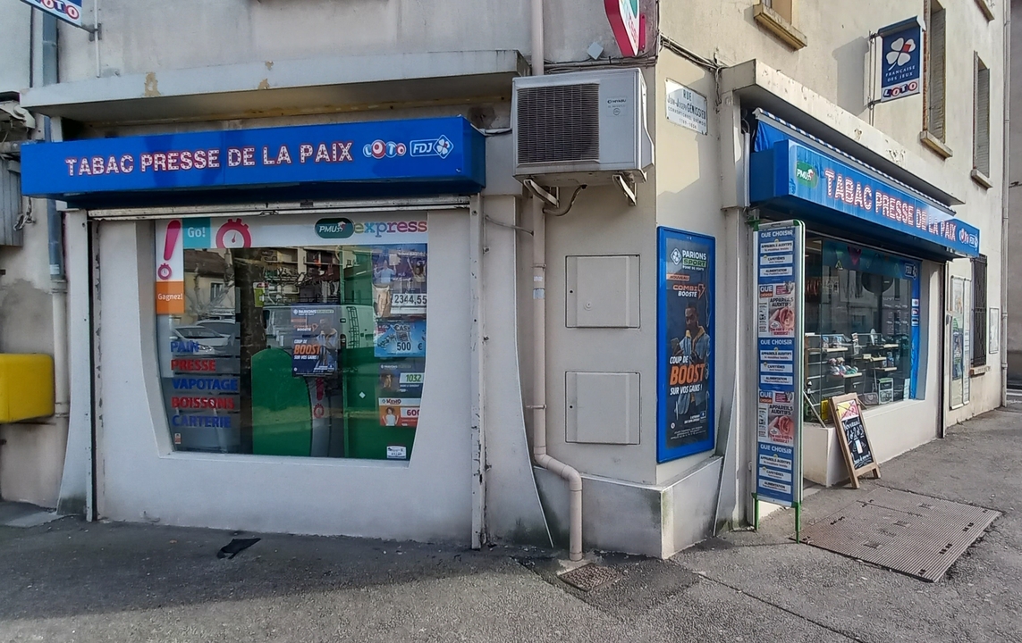 Tabac de la Paix, 19 Place de la Paix, 26000 Valence