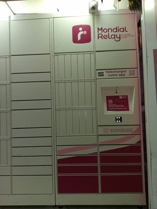 Locker Mil International Rue Belleville 75019 Paris, 81 81 Rue de Belleville, 75019 Paris