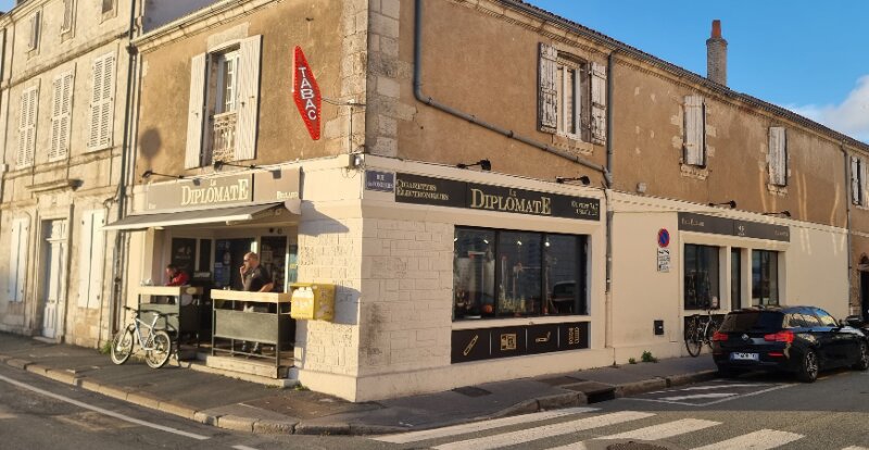 Le Diplomate - 17000, 43 Quai Maubec, 17000 La Rochelle
