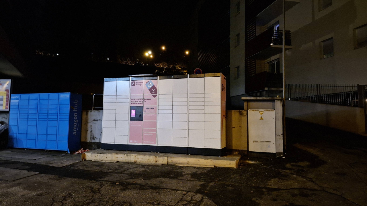 Locker 24/7 Eni, 9 9 Avenue Anna de Noailles, 74500 Évian-les-Bains