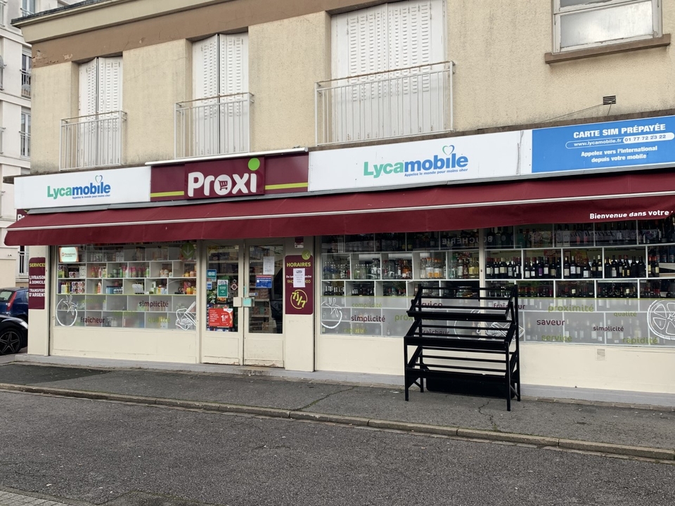 Proxi SAS Sharu, 1 Place d'Isigny, 78000 Versailles