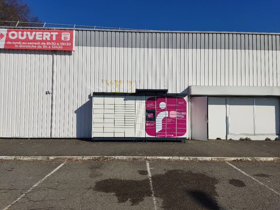 Locker 24/7 Carrefour Market Mayenne, 24 Rue de Bretagne, 53100 Mayenne