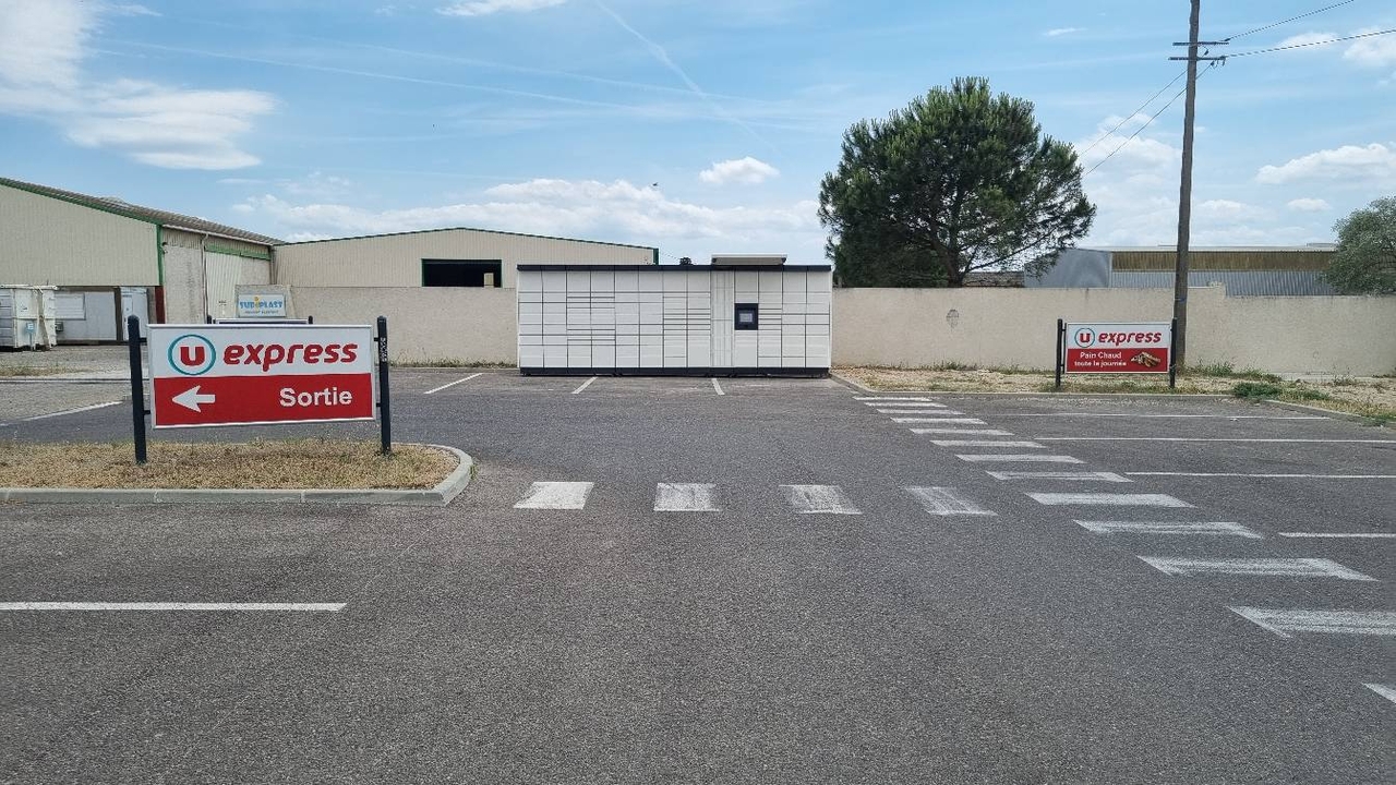 Locker 24/7 U Express St Satur, 18 18 Avenue André Durand, 84450 Saint-Saturnin-lès-Avignon
