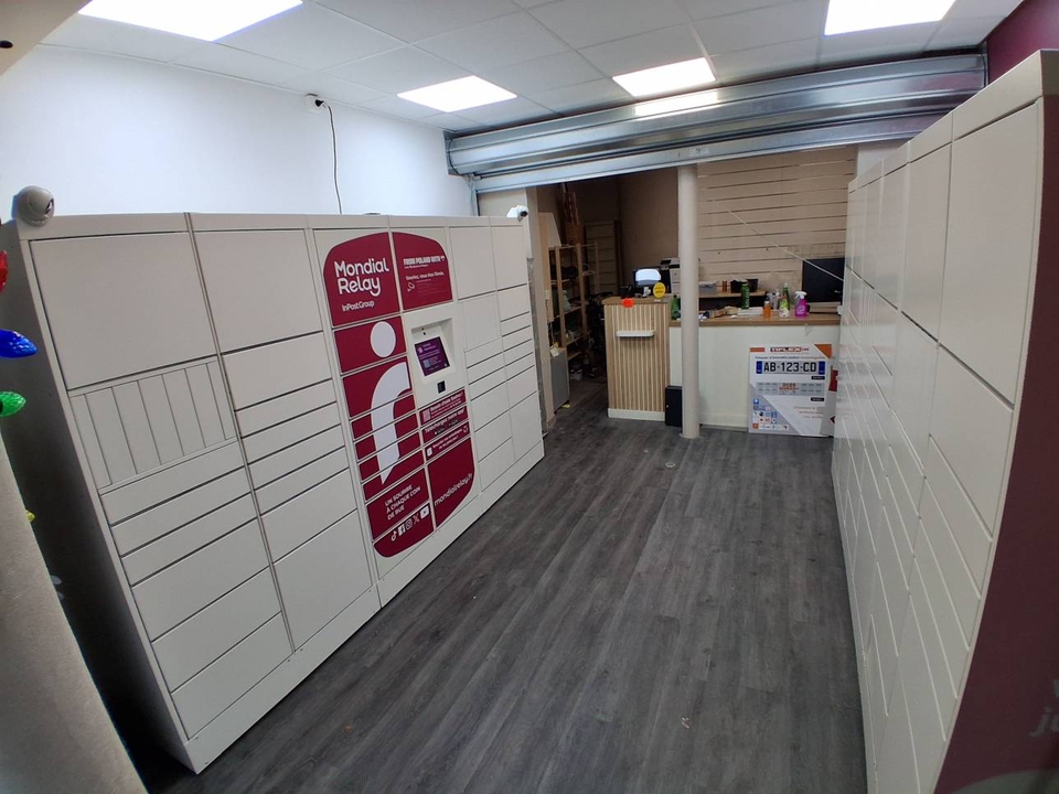 Locker MR CITY Papeterie, 17 17 Rue Jean Giraudoux, 75116 Paris