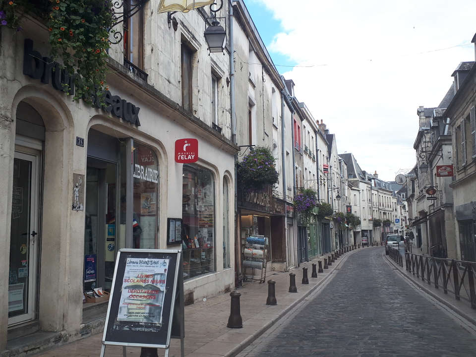 Librairie Bruneteaux, 38 Rue Saint Jean, 02000 Laon