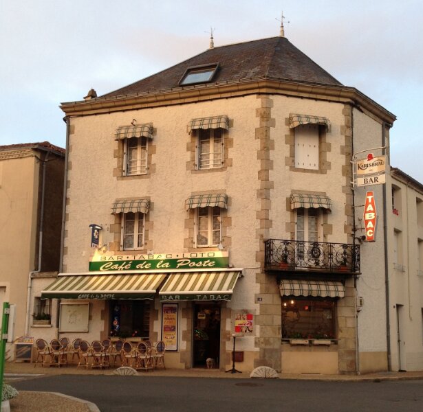 Cafe de la Poste, 1 Rue Saint Martin, 79700 Mauléon