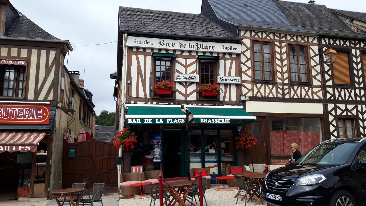 Bar de la Place, 5 Place des Trois Maréchaux, 27270 Broglie