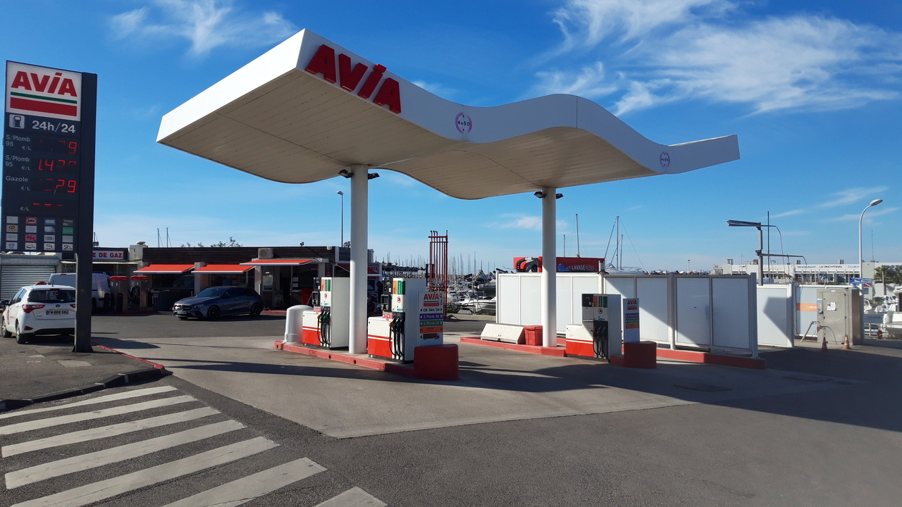 Station Service Avia, 2 Avenue d'Odessa, 13008 Marseille