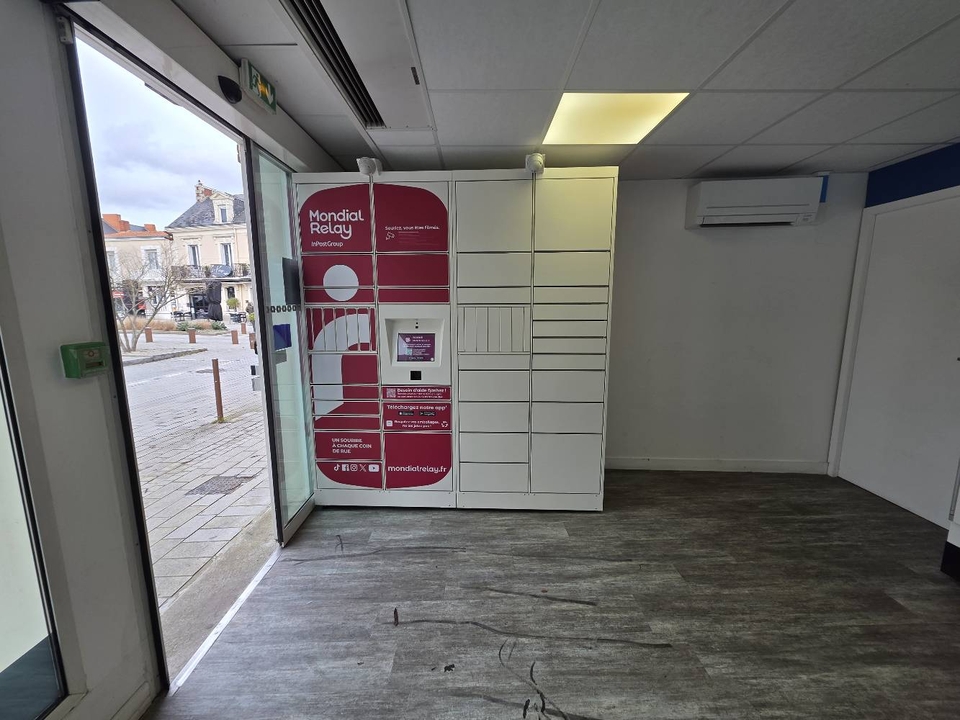 Locker Lavomatic, 6 6 Place de l'Église, 44340 Bouguenais