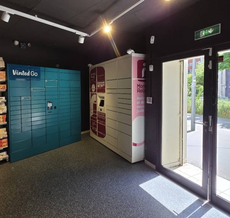 Locker Casino shop, 71 71 Cours Tolstoï, 69100 Villeurbanne