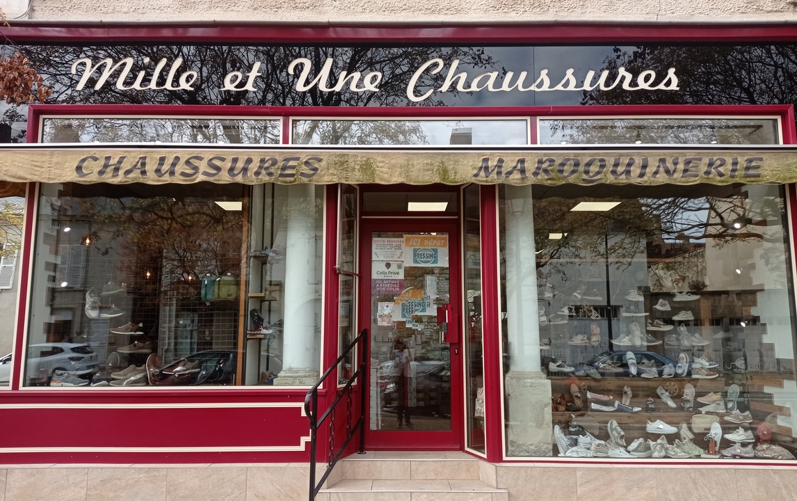 Mille et Une Chaussures, 10 Place Gustave Vinadelle, 18130 Dun-sur-Auron