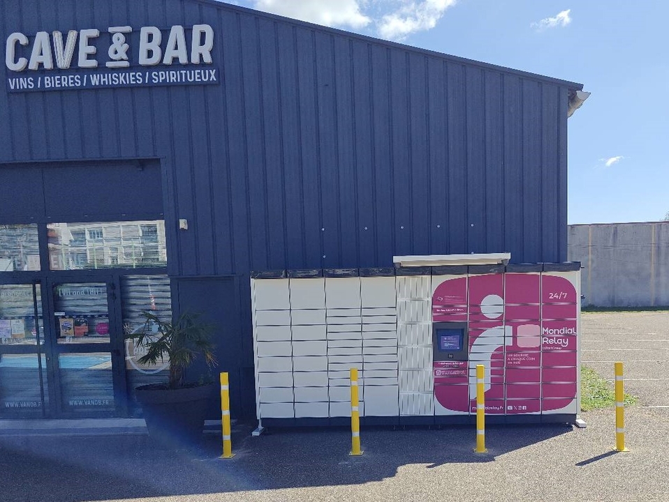 Locker 24/7 Cave et Bar V&b 42300 Roanne, 98 32 Boulevard de la Liberté, 42300 Roanne