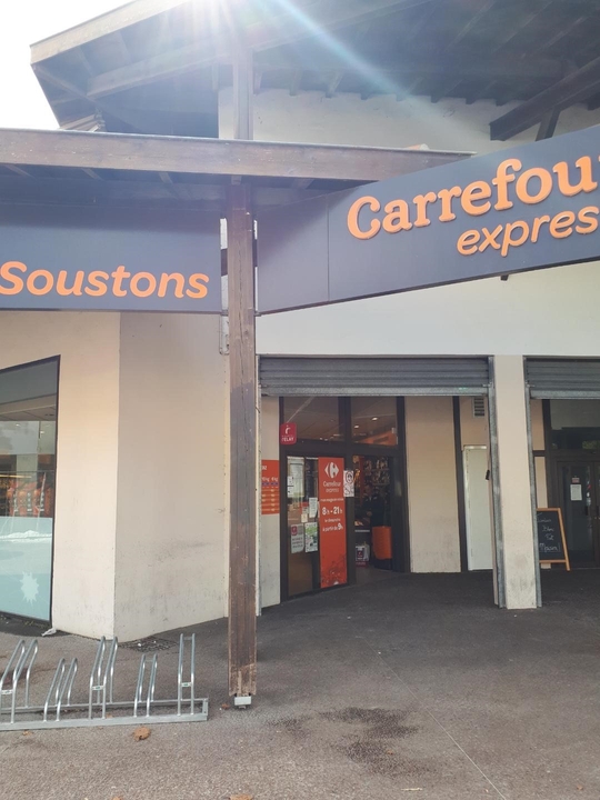 Carrefour Express, Place du Commerce, 40140 Soustons