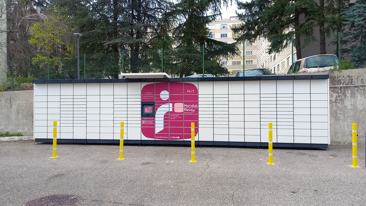 Locker 24/7 Station Avia Joliot Curie 69005 Lyon, 165 165 Rue Joliot Curie, 69005 Lyon