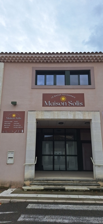Maison Solis, 7 Place du Marché, 13870 Rognonas
