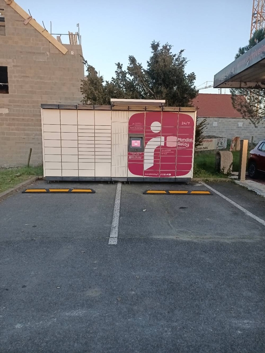 Locker 24/7 Intermarché 41250 Mont-Prés-Chambord, 20 20 Rue des Morines, 41250 Mont-prés-Chambord