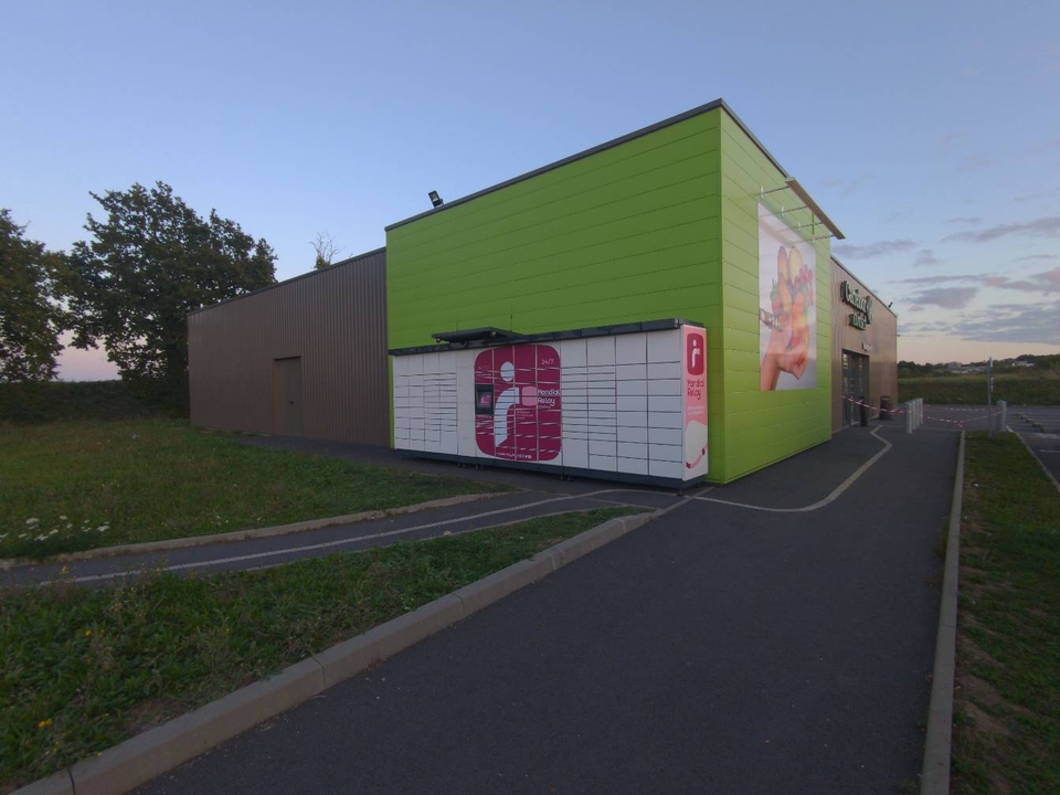 Locker 24/7 Carrefour Contact 35230 Bourgbarré, 2 Allée de Belle Ile, 35230 Bourgbarré