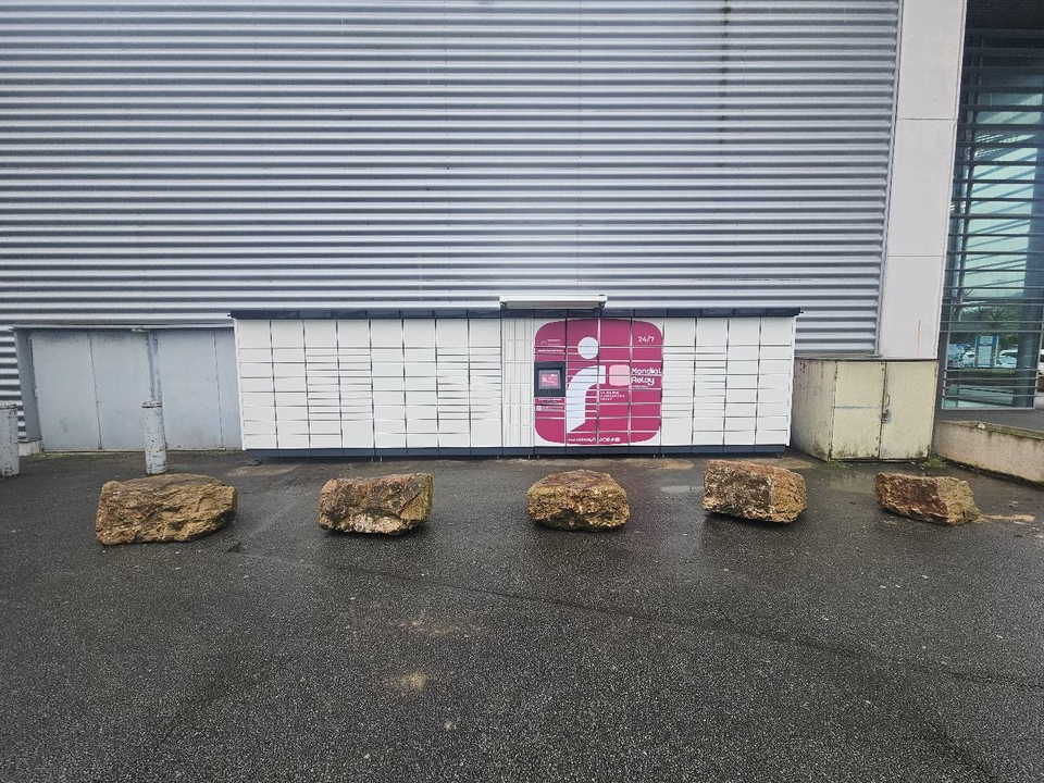 Locker 24/7 E.Leclerc Michel 71000 Macon, 180 180 rue Louise Michel, 71000 Mâcon
