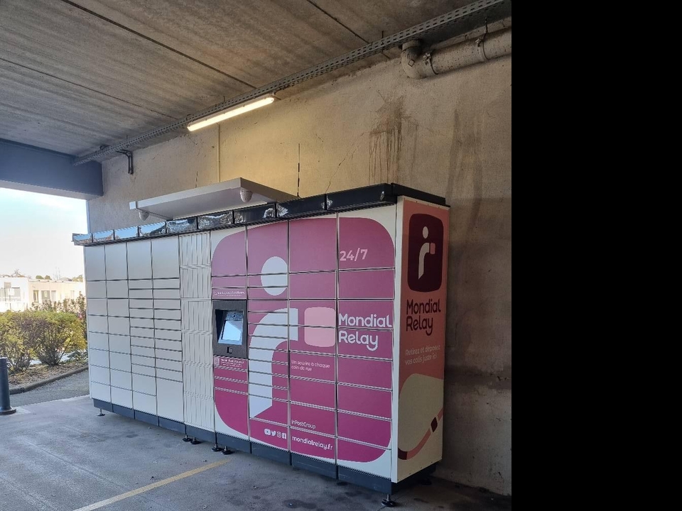 Locker 24/7 Hyper U Mur Erigne, 26 26 Rue Valentin des Ormeaux, 49610 Mûrs-Erigné