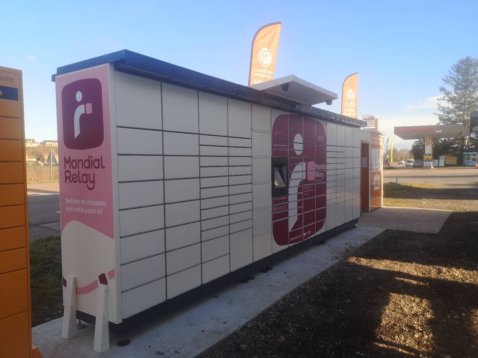 Locker 24/7 Station Total Energies 71260 Fleurville, 948 D906, 71260 Fleurville