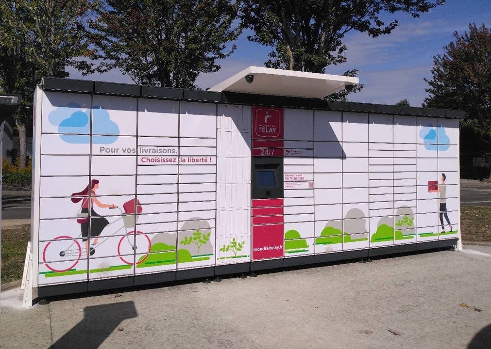 Locker 24/7 Station Essence Su, 220 220 Avenue Mendès France, 49800 Trélazé