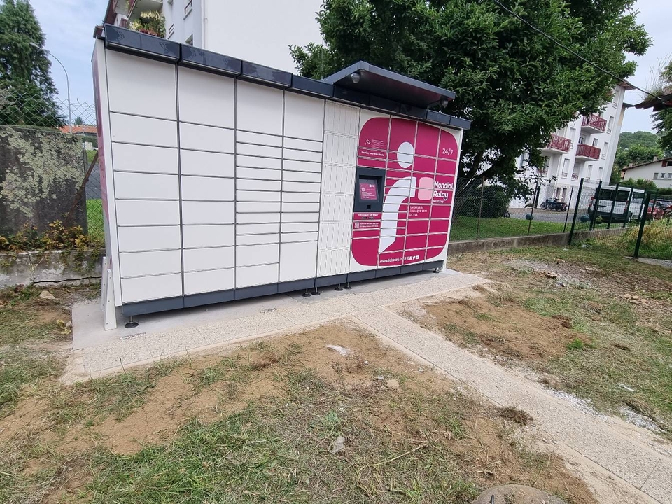Locker 24/7 Esso Express Biarritz, 1 Boulevard Marcel Dassault, 64200 Biarritz