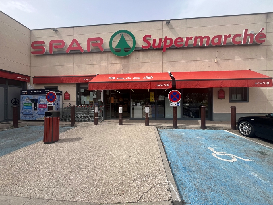 Spar Saze, Route de Rochefort, 30650 Saze