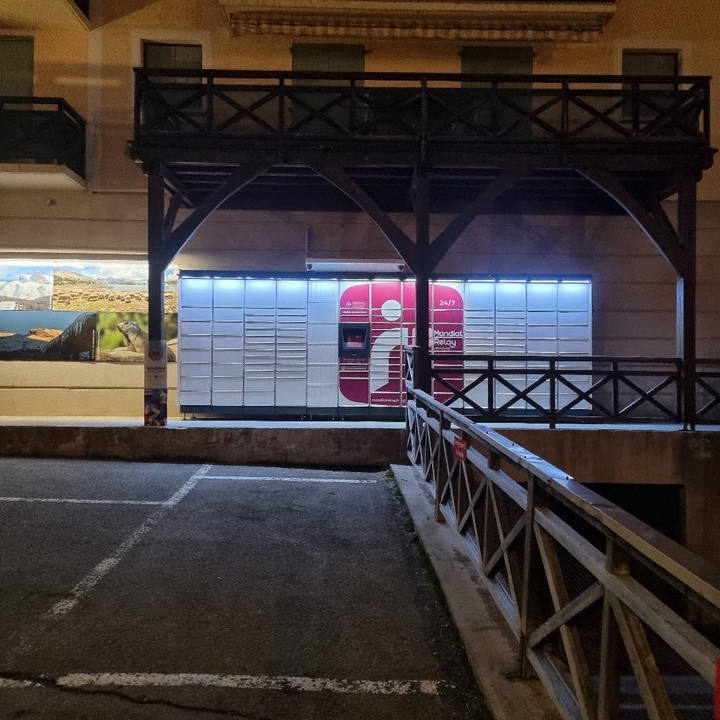 Locker 24/7 Carrefour Contact Allos, 382 382 Avenue du Verdon, 04260 Allos