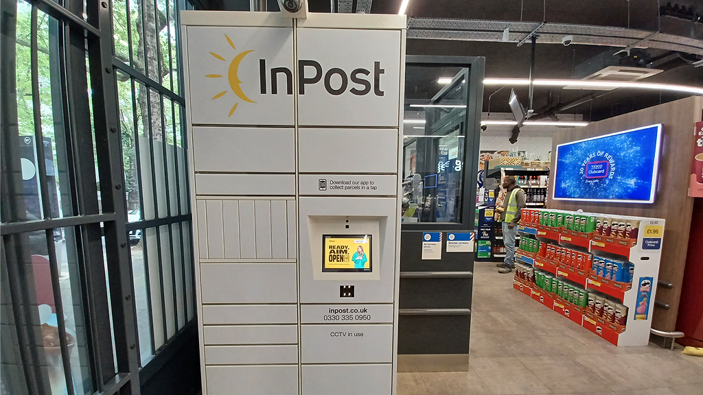 Foto del casillero de InPost: InPost UK00192275