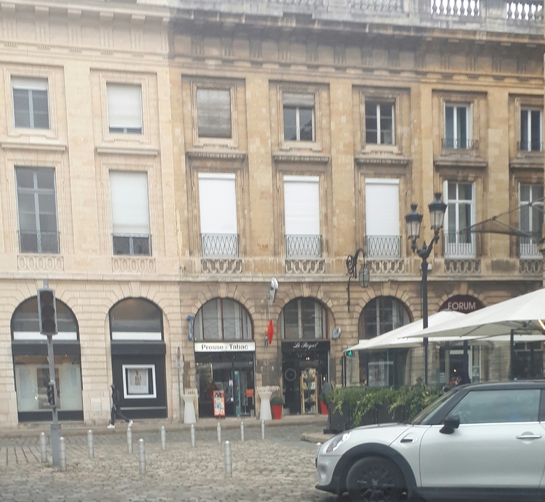 Le Royal, 3 Place Royale, 51100 Reims
