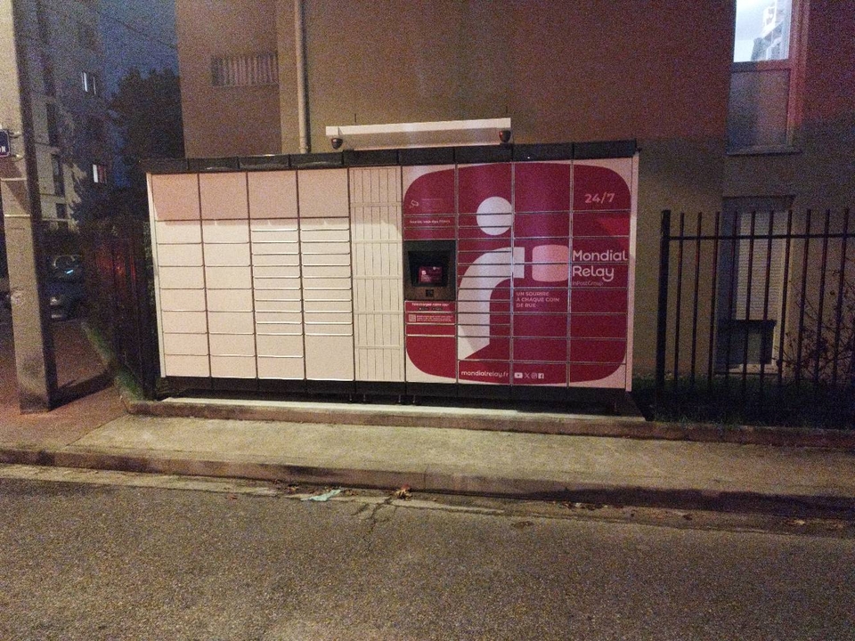 Locker 24/7 Res. Pr Roux 69200 Venissieux, 14 14 Rue du Professeur Roux, 69200 Vénissieux