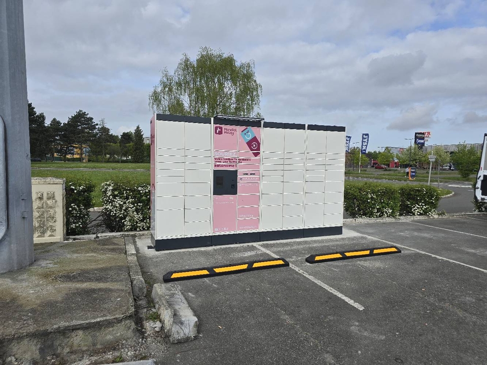Locker 24/7 Auchan, 1 1 Avenue de l'Europe, 59115 Leers