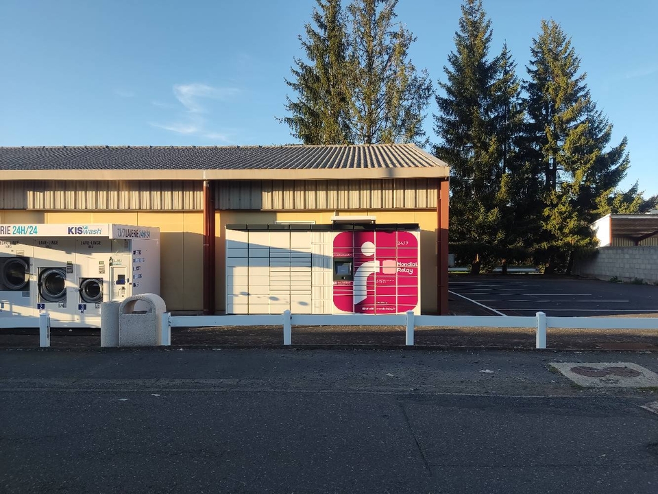 Locker 24/7 Intermarche Riom Es Montagne, 32 32 Rue du Champ de Foire, 15400 Riom-ès-Montagnes