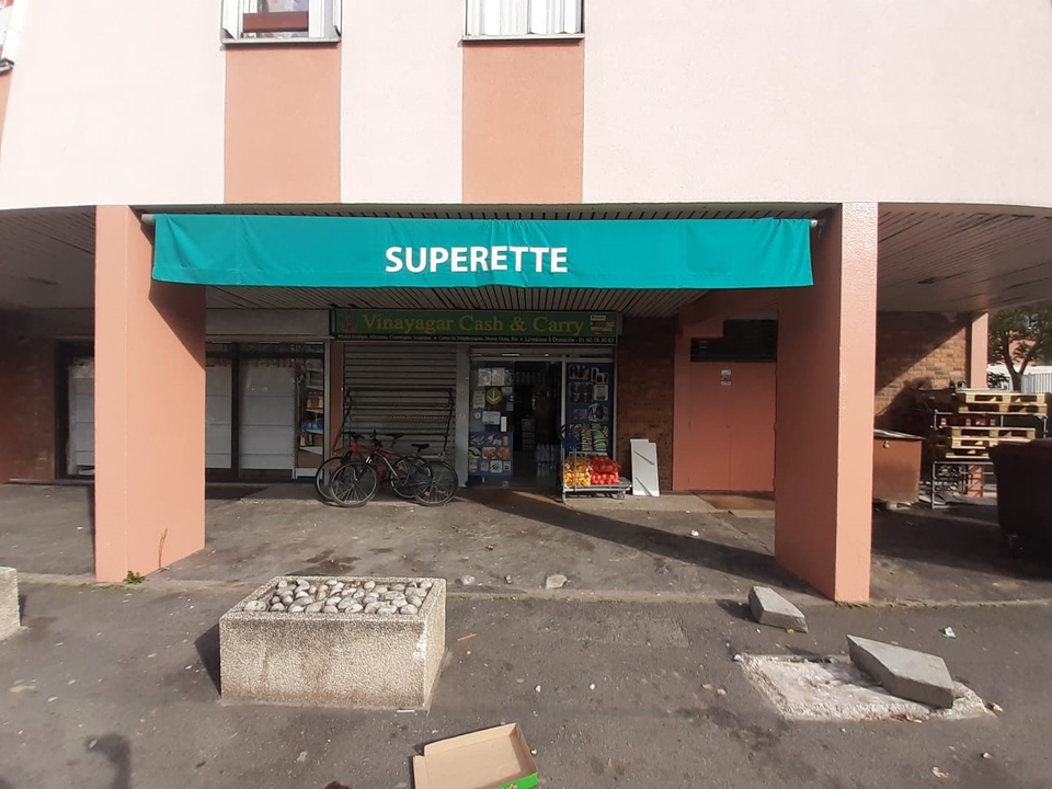 Indila Mini Market, 5 Place des Fédérés, 91000 Évry-Courcouronnes