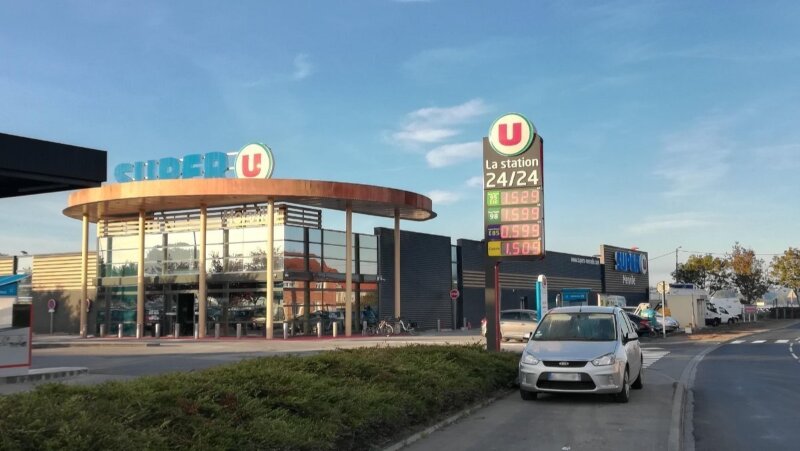 Locker 24/7 Station Service Super U, 104 102 Route d'Estaires, 59660 Merville