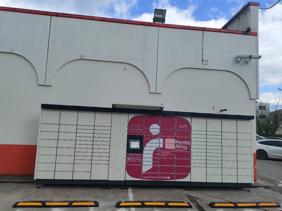 Locker 24/7 Carrefour Market 01630 St Genis Pouilly, 43 Rue de Genève, 01630 Saint-Genis-Pouilly