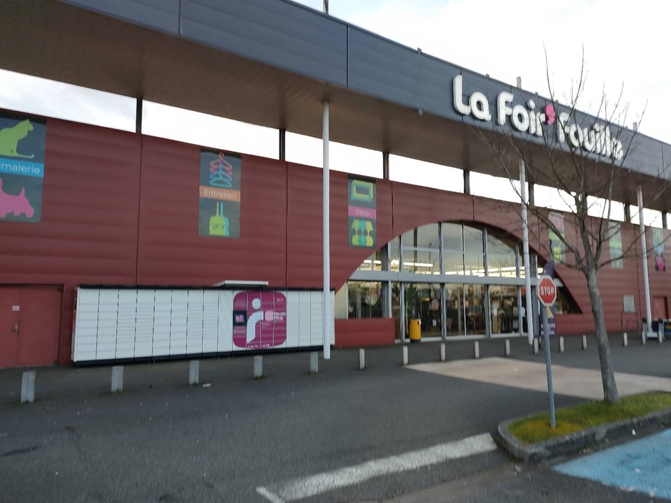 Locker 24/7 la Foir Fouille Serres Castet, 23 Lotissement Zone Artisanale du Pont Long I, 64121 Serres-Castet