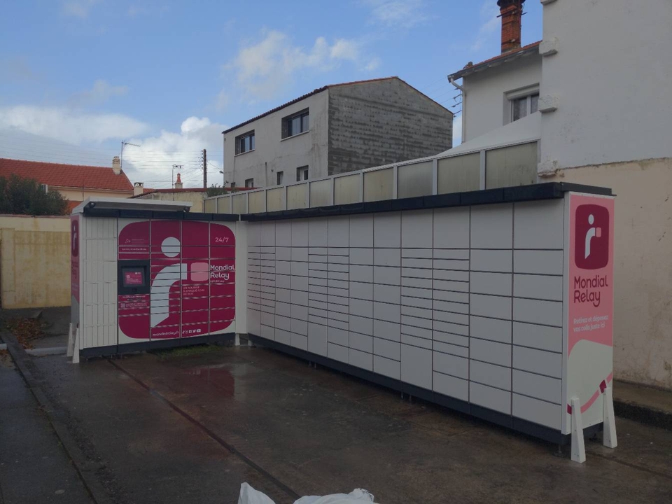 Locker 24/7 Esso Locker Lyautey la Rochelle, 6 37 Rue Gustave Perreau, 17000 La Rochelle
