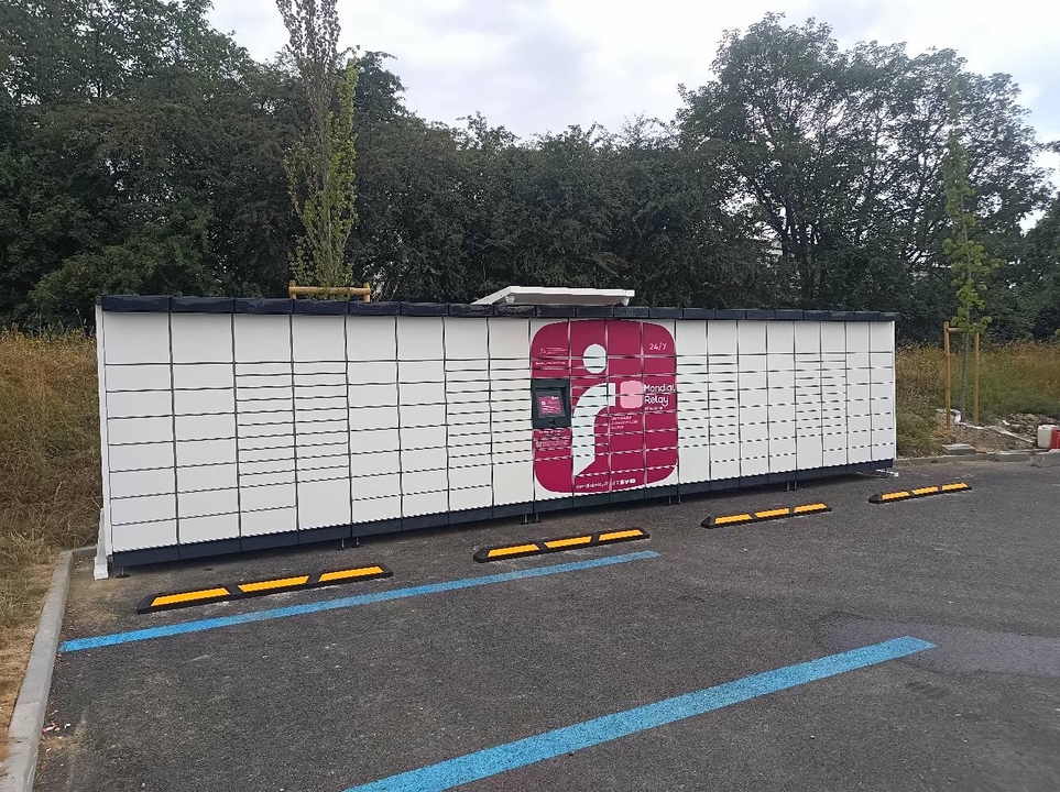 Locker 24/7 Carrefour Market Saint-Julien-En-Genevois, 2 2 Avenue de Mossingen, 74160 Saint-Julien-en-Genevois