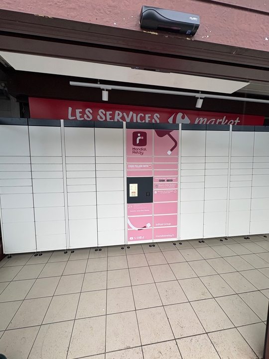 Locker Carrefour Market Offenbourg 39000 Lons-le-Saunier, 545 545 Avenue d'Offenbourg, 39000 Lons-le-Saunier