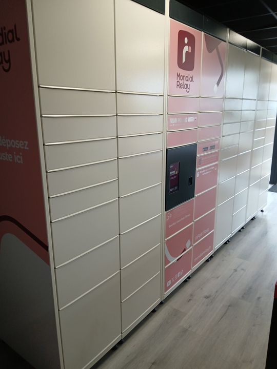 Locker Laverie Speed Queen Toulenne, 13 13 Place l'Horloge, 33210 Toulenne