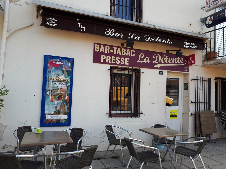 La Detente, 2 Place du Bourg, 42240 Saint-Paul-en-Cornillon
