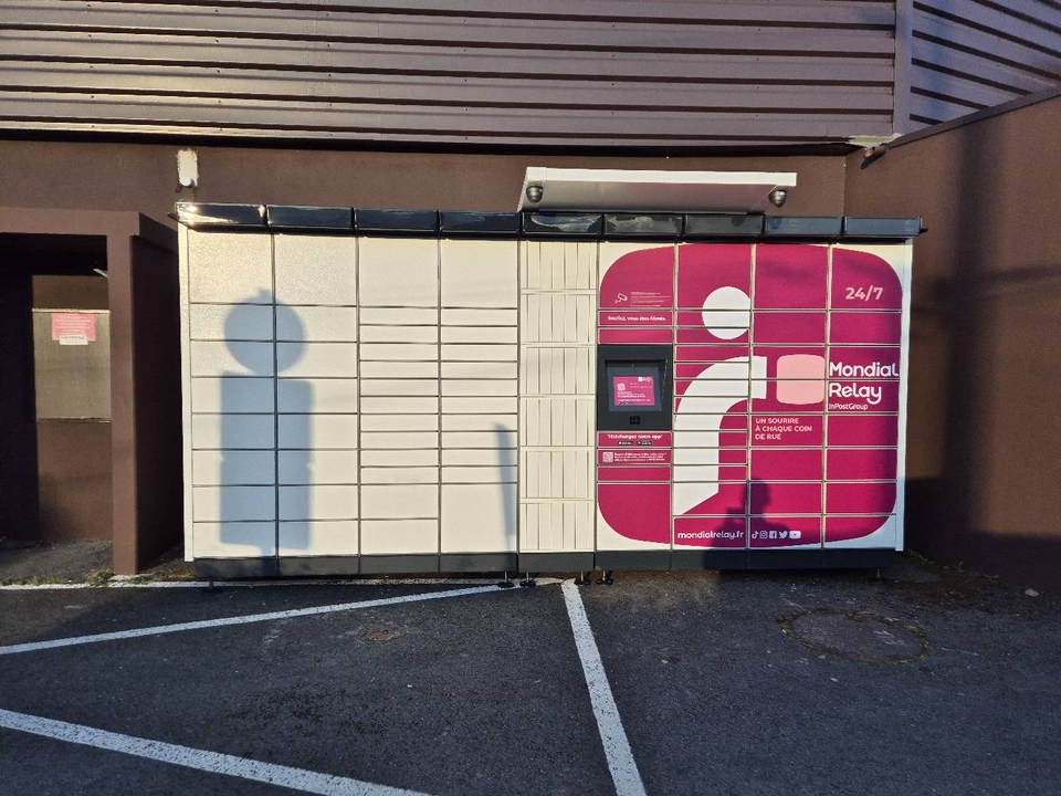 Locker 24/7 Carrefour Market 72100 Le Mans, 2 2 Rue de Bonnétable, 72100 Le Mans