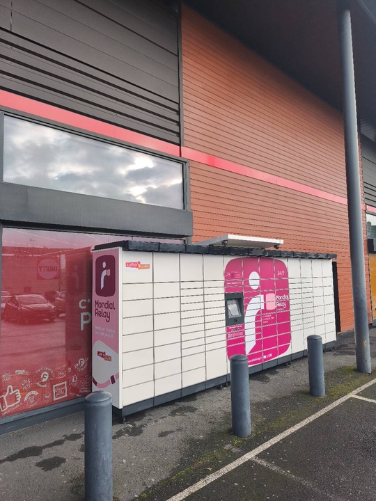 Locker 24/7 La Foir'fouille 76190 Yvetot, 18 18 Avenue Micheline Ostermeyer, 76190 Yvetot