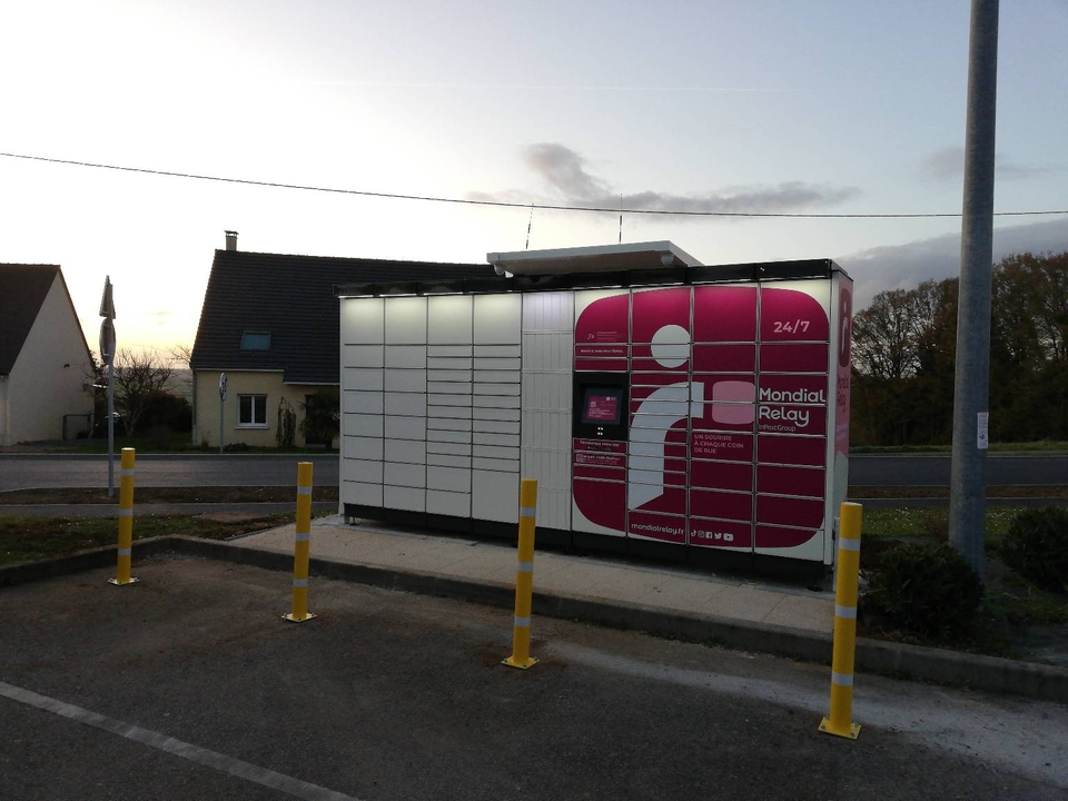 Locker 24/7 Carrefour Ballan-Saint-Mars, D300, 72290 Ballon-Saint-Mars