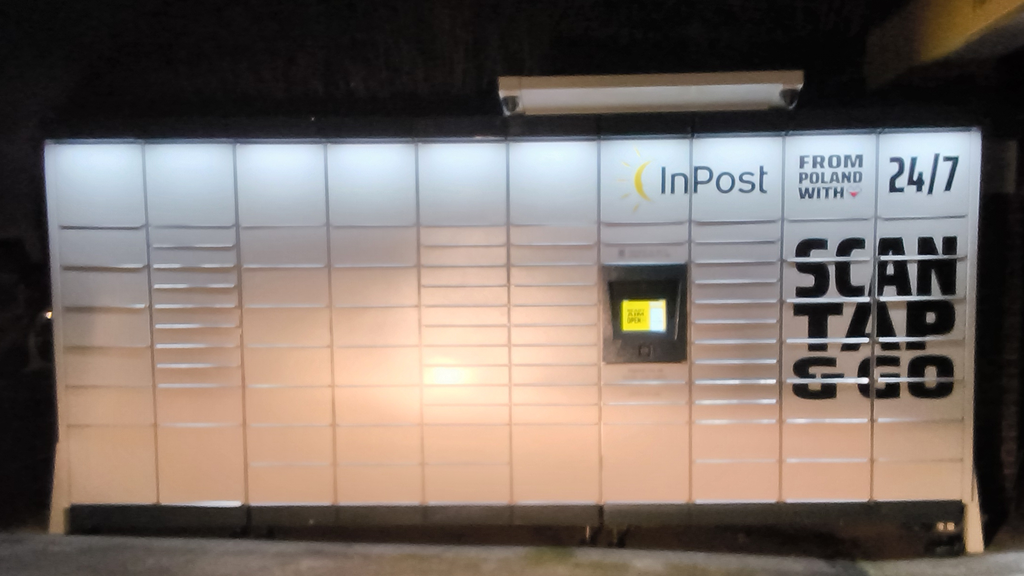 InPost's photo of the locker: InPost UK00247663