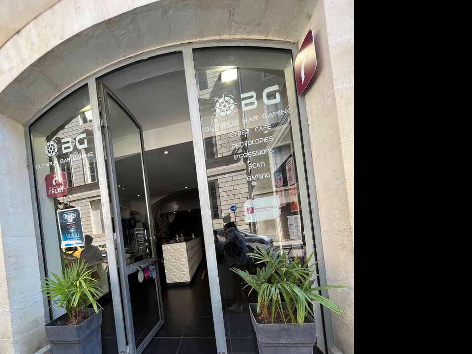 L'Olympus Bar Gaming, 15 Grand Rue, 30000 Nîmes