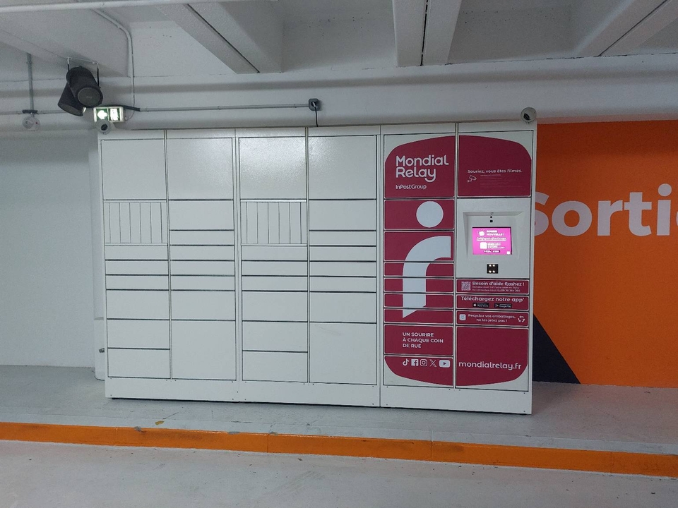 Locker 24/7 Metpark Charles de Gaulle, 12 Place Charles de Gaulle, 33700 Mérignac